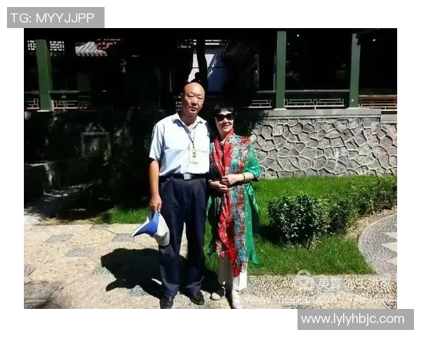 中国足球明星夫妻甜蜜瞬间大揭秘共同走过的幸福岁月与精彩瞬间